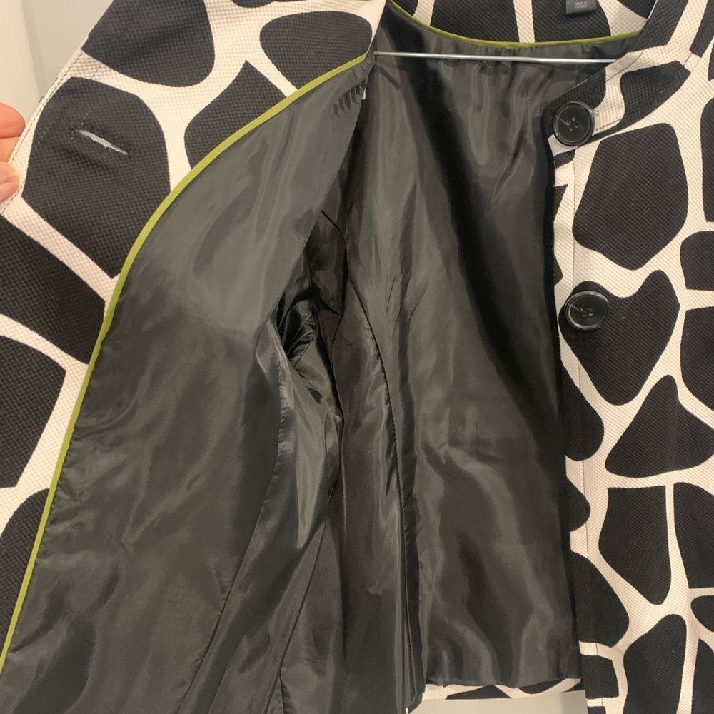 East 5th Black and White Patterned Blazer - Picture 11 of 11